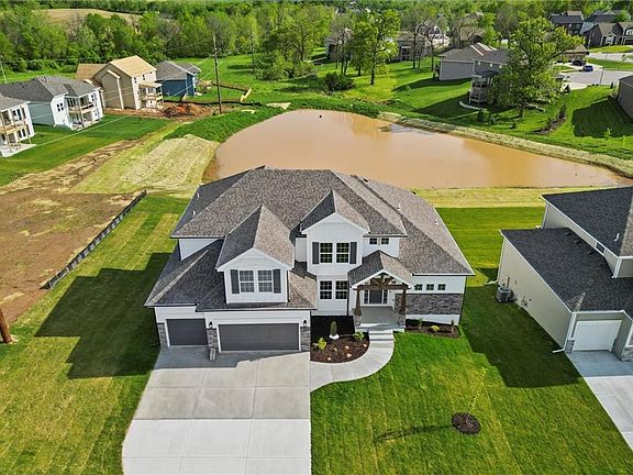 3rd image of 1027 Jasmine Dr