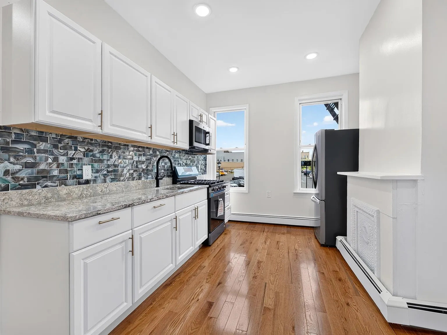 3 bed, 2.0 bath, $3,800 — Photo 2