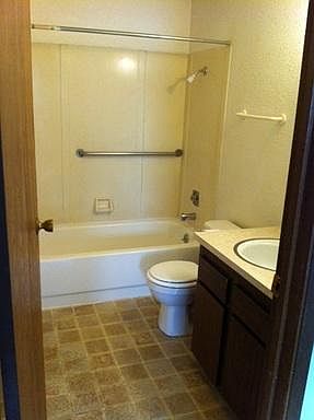 5th image of 520 23rd St SE APT D