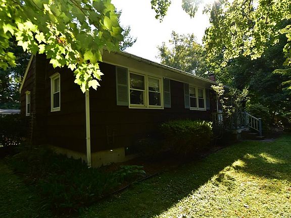 5th image of 84 Bradford St