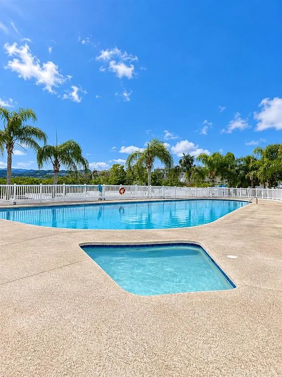 3 bed, 2.0 bath, 1370 sqft, $2,000 — Photo 2
