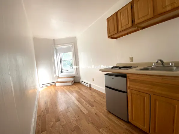 1061 Beacon St APT 14A, Brookline, MA 02446