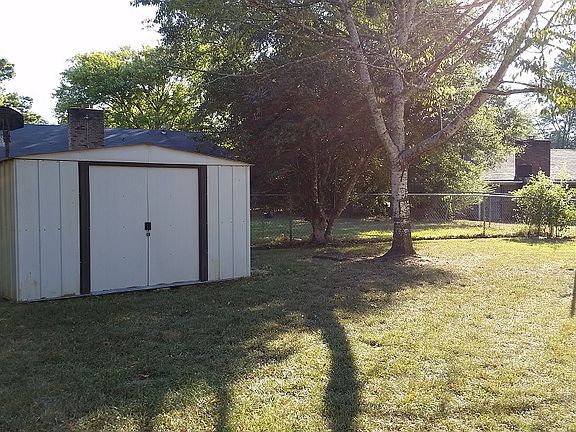 3rd image of 220 Meadow Ln