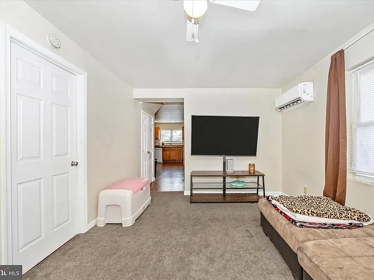 241 N Franklin St — Photo 12