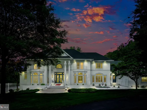 9 Chamaral Ct, Cockeysville, MD 21030
