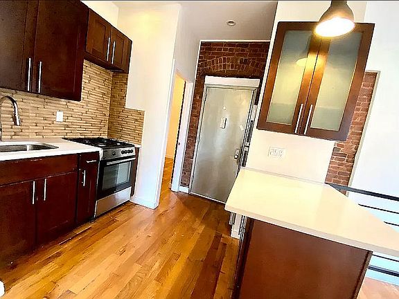2nd image of 591 Franklin Ave #1