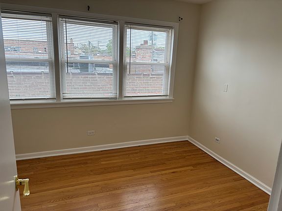 5th image of 2931 W Touhy Ave #1