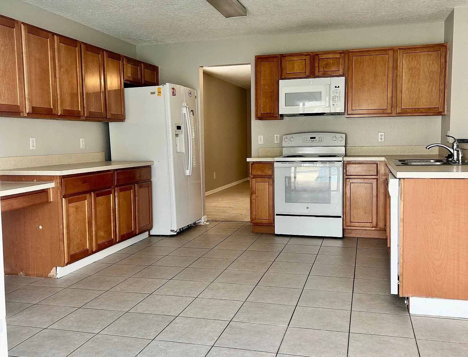 6 bed, 3519 sqft, $3,800 — Photo 4