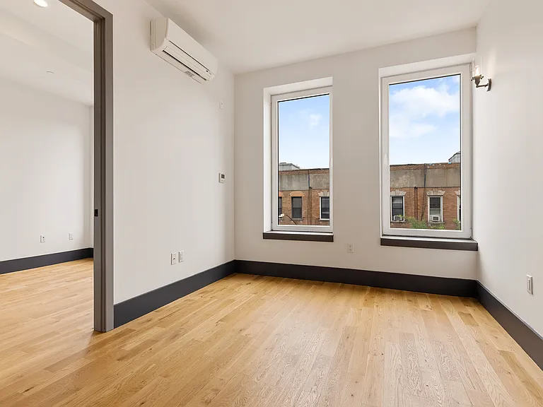 23 Menahan St #3E — Photo 2