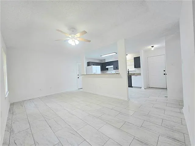 3 bed, 1.0 bath, 1108 sqft, $1,650 — Photo 3