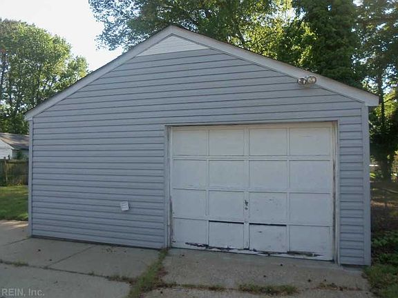 3rd image of 225 Patrician Dr