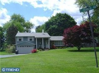 40 E Patricia Rd, Holland, PA 18966