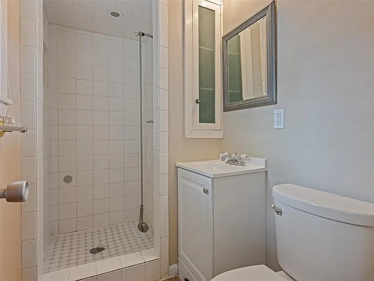 3808 Avenue O — Photo 26