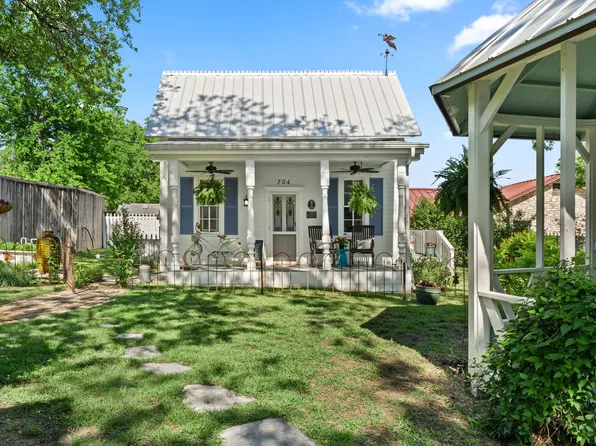 702 E Main St, Round Rock, TX 78664