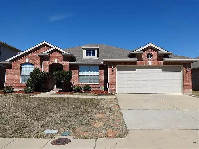 3 bed, 2.0 bath, 1905 sqft, $2,325 — Photo 1
