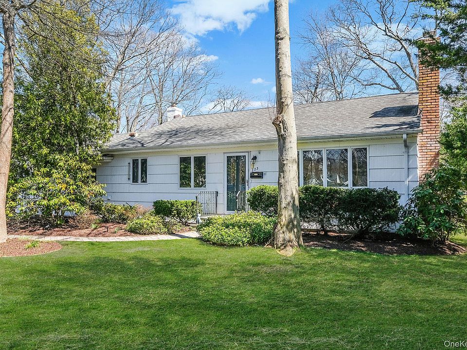 1st image of 223 Connetquot Road