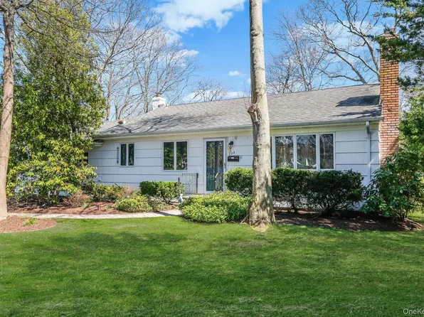223 Connetquot Road, Bayport, NY 11705