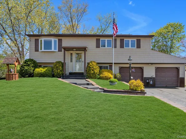 25 Deville Drive, Selden, NY 11784