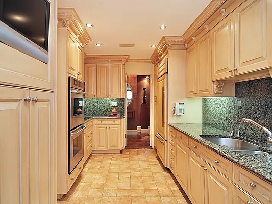 Sold by Sotheby's International Realty | media 34