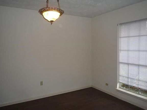 3rd image of 2951 Dickens Dr