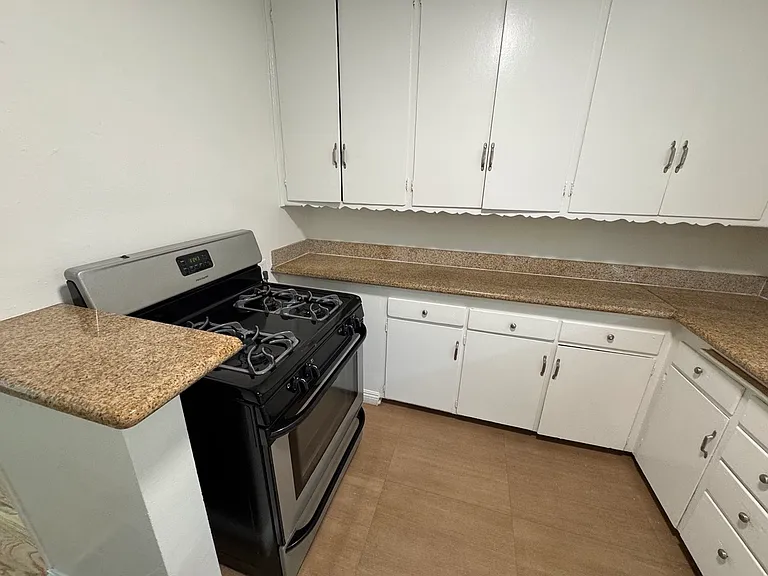 902 Alandele Ave #902 — Photo 23