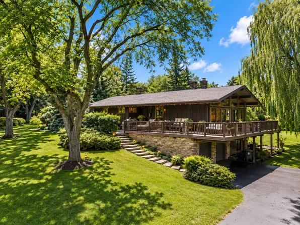 2272 N Circle Dr, Palatine, IL 60067
