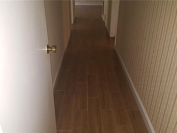 4th image of 101 Nob Hill Cir