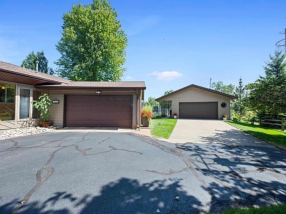 3rd image of 2040 BIRCH DRIVE