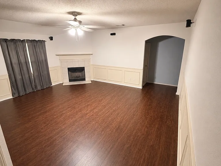 8125 Dripping Springs Dr — Photo 3
