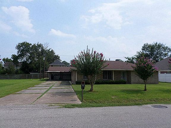 Close to the major highway, HWY 35 and beltway 8!