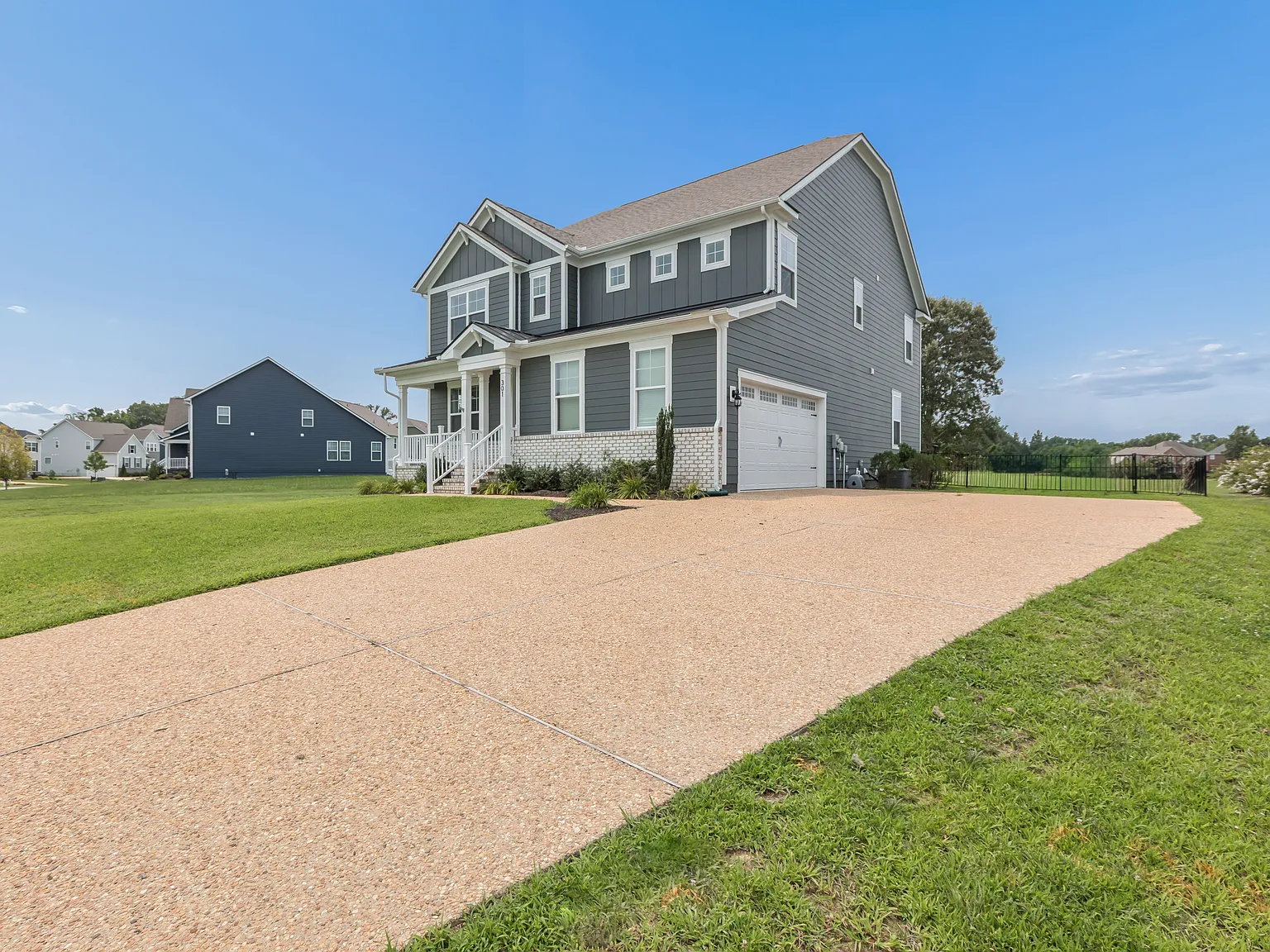 5 bed, 4279 sqft, $4,500 — Photo 4