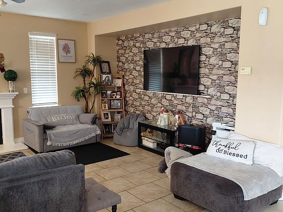 4th image of 2106 S Larkin Ave #B