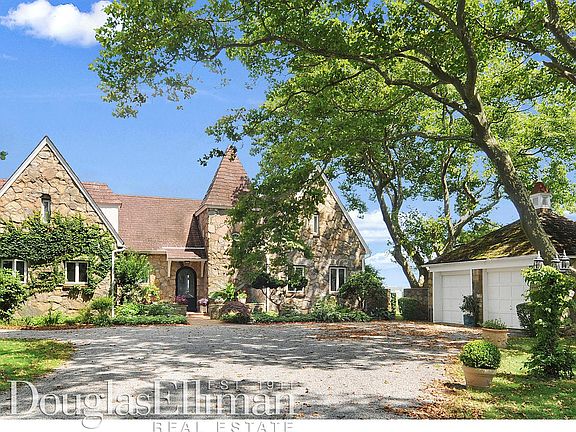 3rd image of 270 W Lake Dr