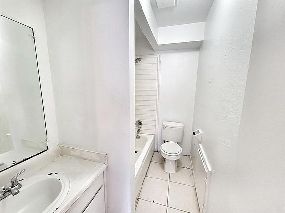 3rd image of 12710 Bexley Dr