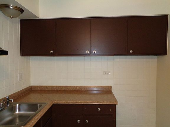 4th image of 8244 W 87th St APT 4