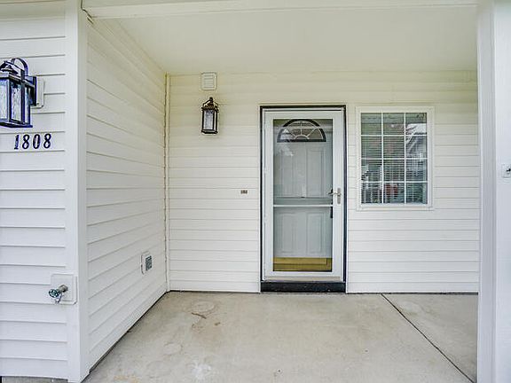 3rd image of 1808 NE 15th Cir