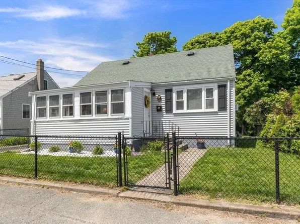 13 G St, Hull, MA 02045