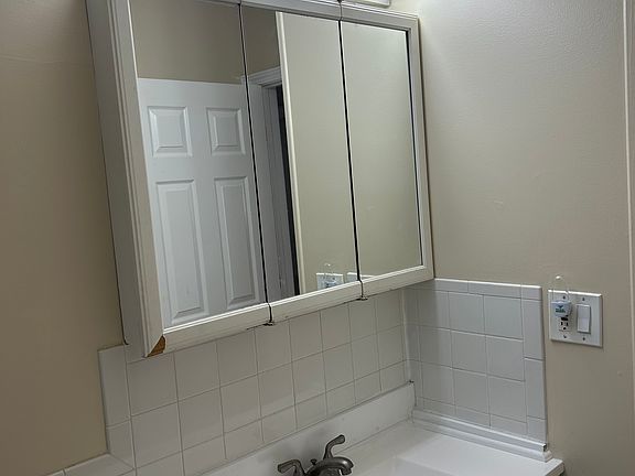 4th image of 22112 Dorion St