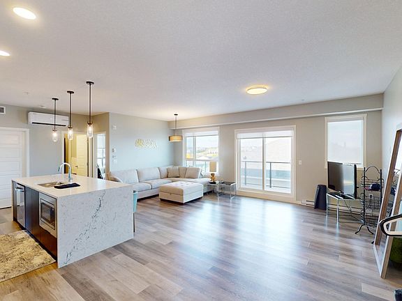 5th image of 33 Carringham Gate NW #3305