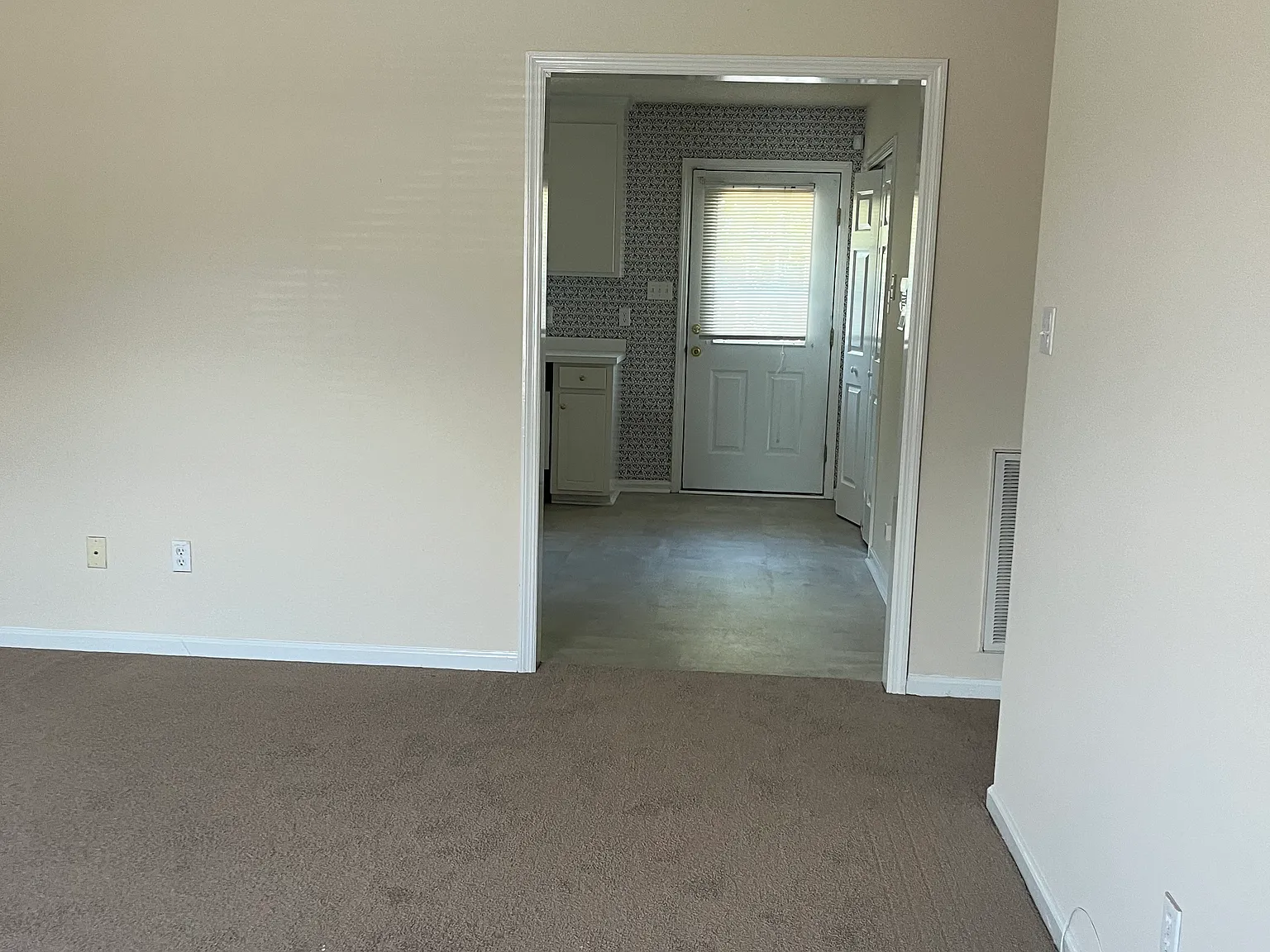 2 bed, 1020 sqft, $1,100 — Photo 3
