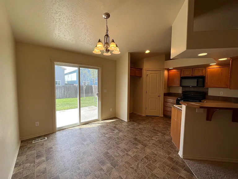 899 W Ashby Dr — Photo 5