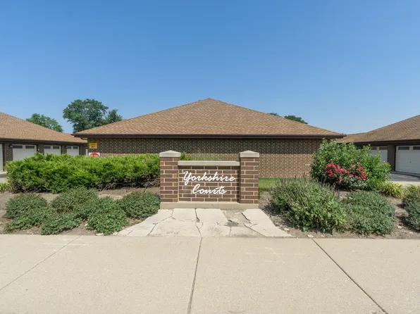 915 N York St APT 404, Elmhurst, IL 60126