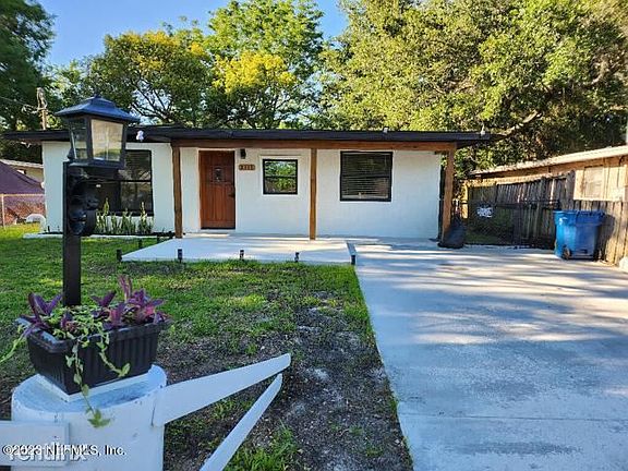 3rd image of 8115R Galveston Ave