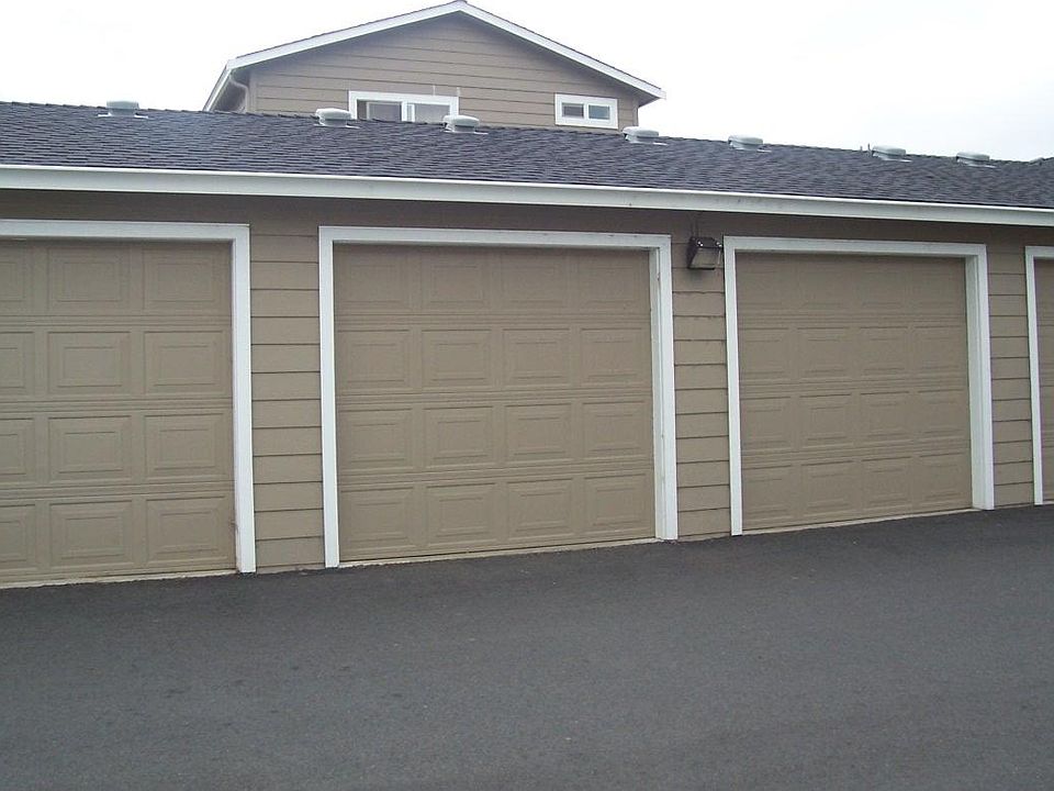 2nd image of 2975 Rainbow Ln