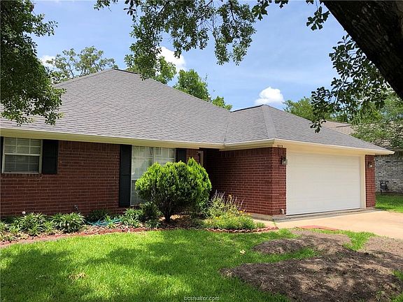 2nd image of 1013 Bayou Woods Dr