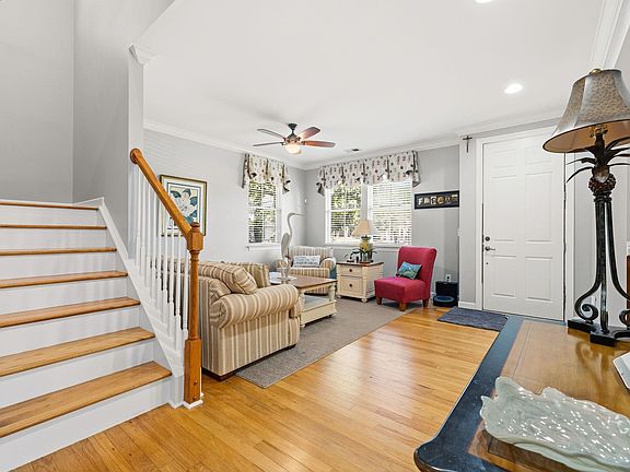 3rd image of 1696 Essex Way