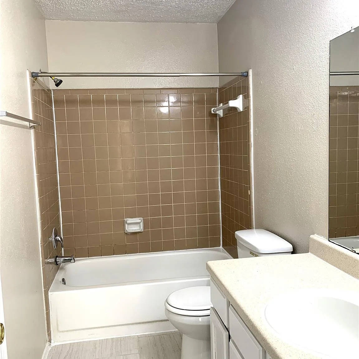 3 bed, 1086 sqft, $1,575 — Photo 4