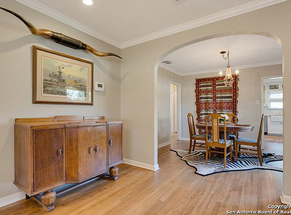 5th image of 356 Larchmont Dr