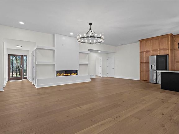 5th image of 670 Riverside Rd