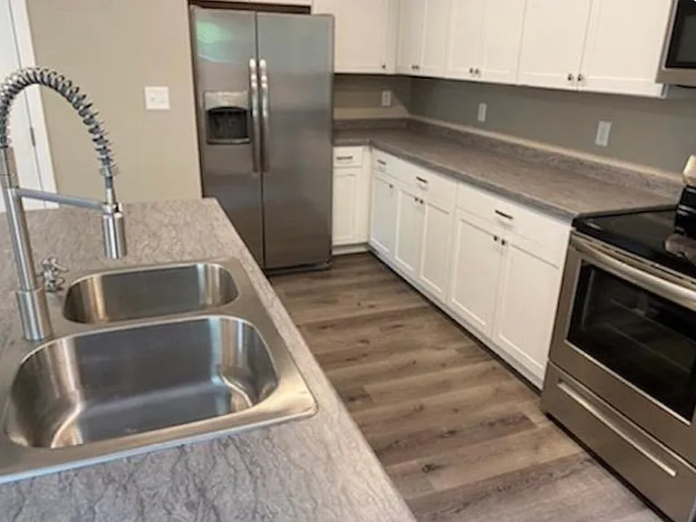 2395 Avery Ave — Photo 6